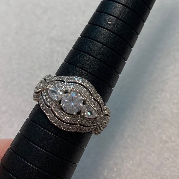 Wedding ring - Picture 1 of 3